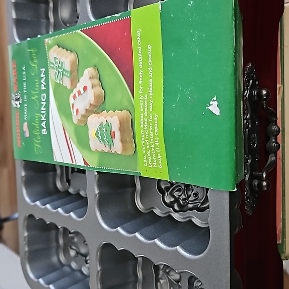 Nordic Ware Holiday Mini Loaves Pan - Picture 1 of 6